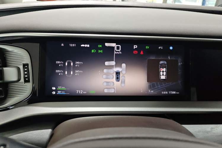 Used Denza D9 2025 DM-i Intelligent Drive 1020 Four-Wheel Drive Prestige Model