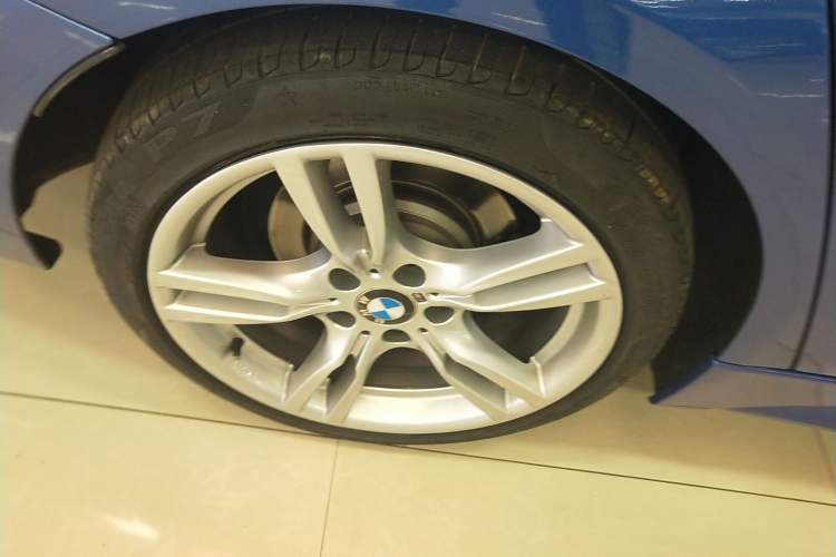 Used BMW 3 Series 2018 320Li Leading Model M Sport Package Right Rear Wheel Hub