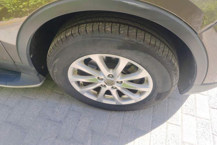 Used Buick Envision 2016 20T Four-Wheel Drive Elite Model Right Front Wheel Hub