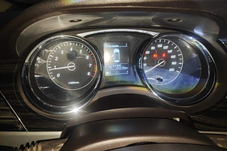 Used Baojun 730 2016 1.8L iAMT Comfort Version 7 Seats Odometer Close Up