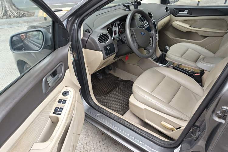 Used Ford Focus 2013 Sedan Classic 1.8L Manual Base Model