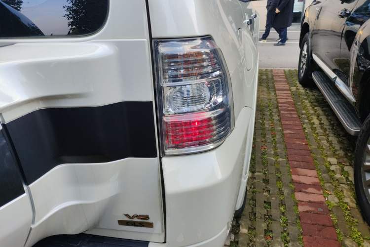 Used Mitsubishi Pajero 2020 3.0L Automatic Standard Edition Right Rear Taillight