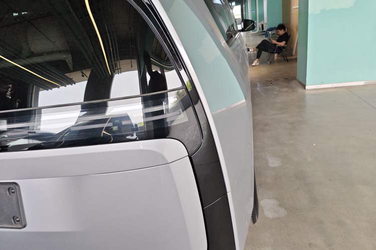 Used Li Auto MEGA 2025 Ultra Smart Refreshed Edition
