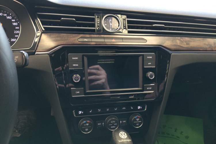 Used Volkswagen Magotan 2018 330TSI DSG Luxury Model Audio And AC Panel