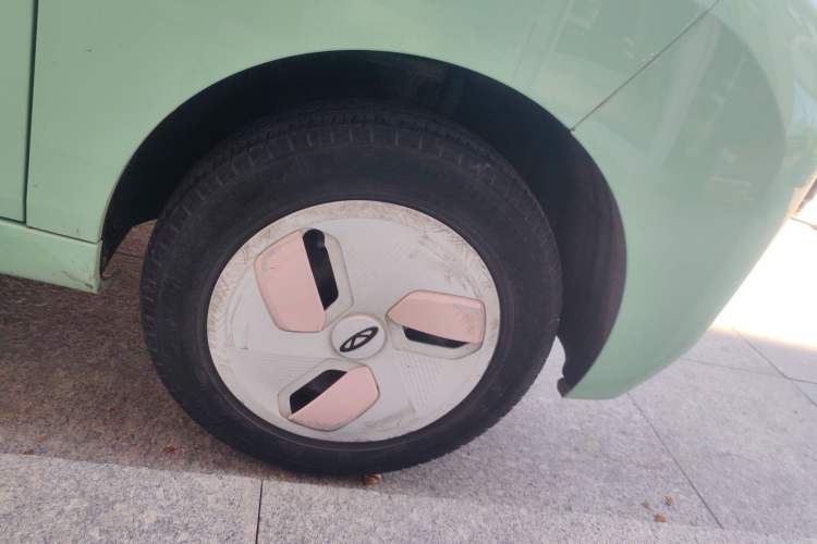 Used Chery QQ Ice Cream 2022 120km Milkshake Phosphate Lithium-Iron Exterior 1