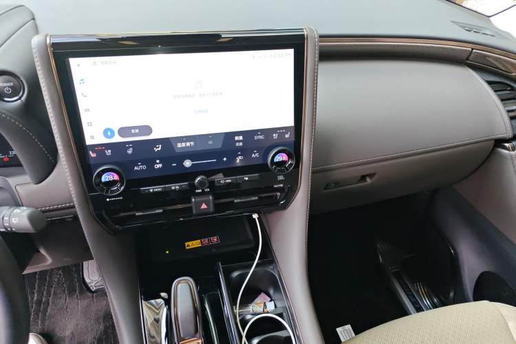 Used Toyota Vellfire 2024 Crown Dual-Engine 2.5L Ultimate Edition Audio And AC Panel