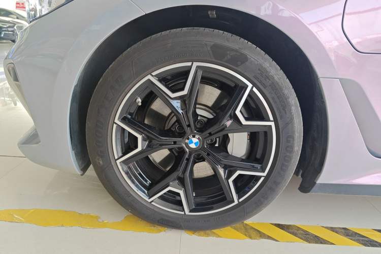 Used BMW i3 2025 eDrive 40 L Midnight Edition Left Front Wheel Hub