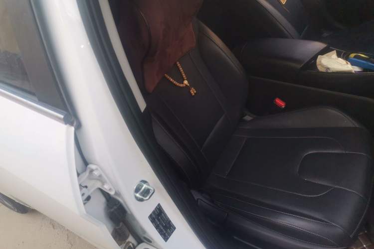 Used Hyundai Elantra 2022 1.5L CVT LUX Prestige Edition Right Front Seat