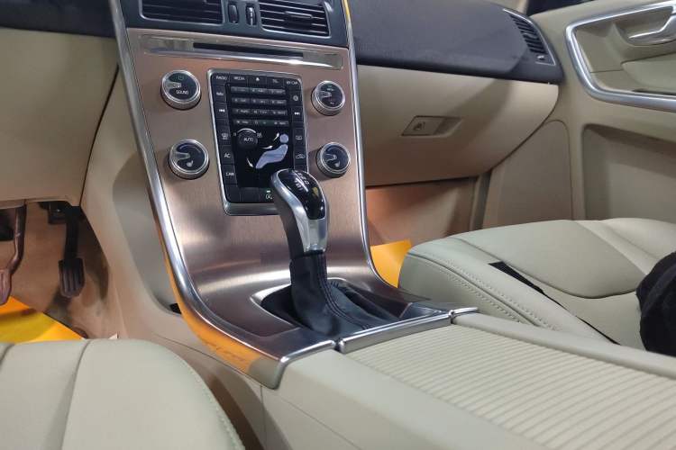 Used Volvo XC60 2015 T5 Smart Upgrade Model