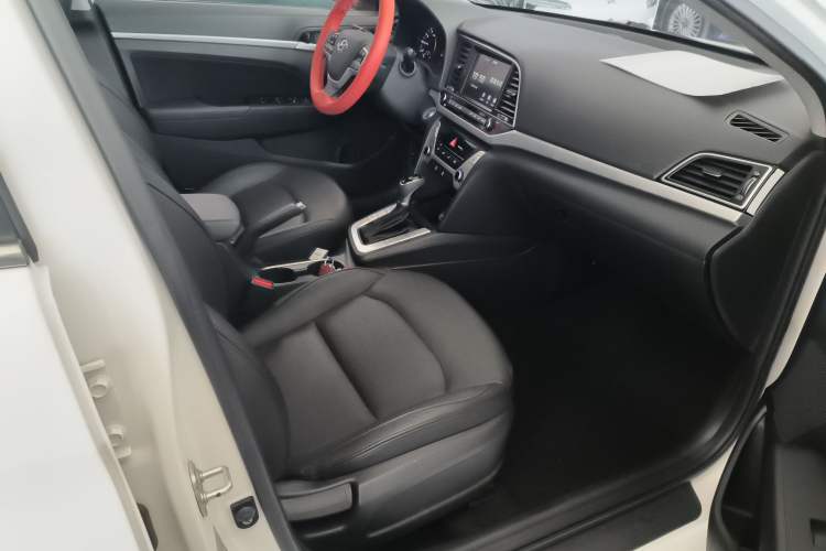 Used Hyundai Elantra (6th Generation / Lingdong) 2016 1.6L Automatic ZhiXuan – Elite Version Right Front Seat