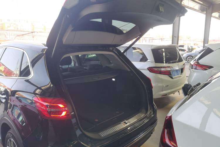 Used Hongqi HS5 2022 Facelifted Version 2.0T Smart Connect Flagship All-Wheel-Drive Edition Trunk