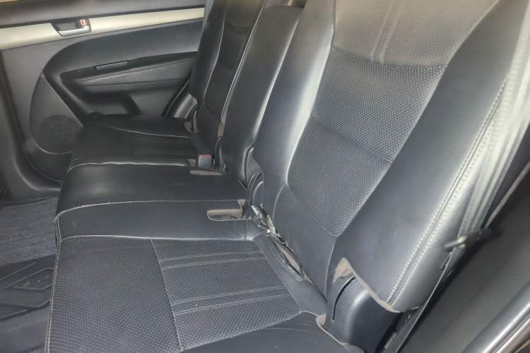 Used Kia Sorento 2012 2.4L Gasoline Luxury Edition Left Rear Seat