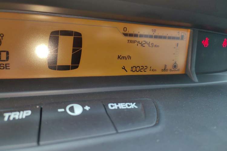 Used Citroen C-Quatre 2014 VTS Version 1.6L Manual - Premium Model Odometer Close Up