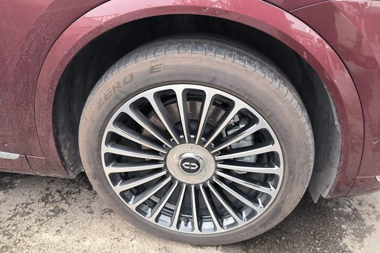 Used Hima AITO M8 2025 Extended-Range Max+ Version 53.4 kWh 6-Seater Edition Right Front Wheel Hub