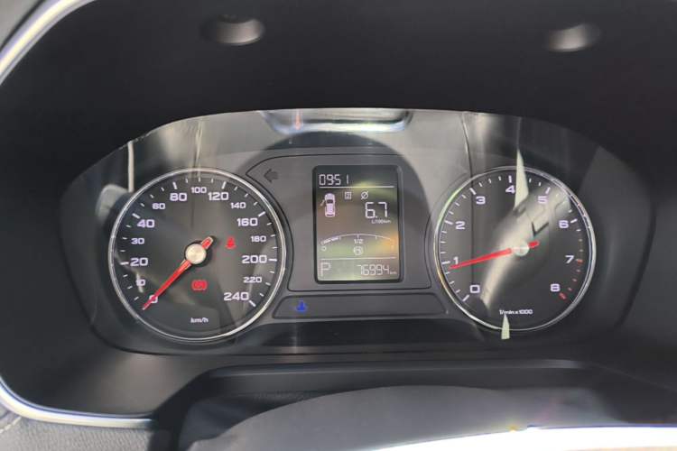 Used Roewe RX5 2019 20T Two-Wheel Drive Automatic 4G Connected Platinum Edition
