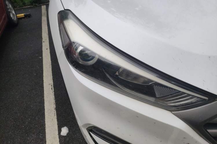 Used Hyundai Tucson 2015 1.6T Dual-Clutch Two-Wheel-Drive Smart Model Right Front Headlight