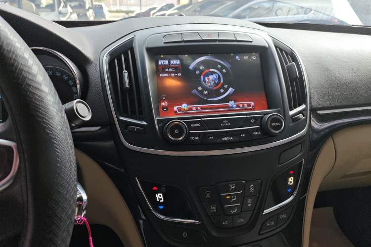 Used Buick Regal 2015 2.0L Leading Fashion Edition