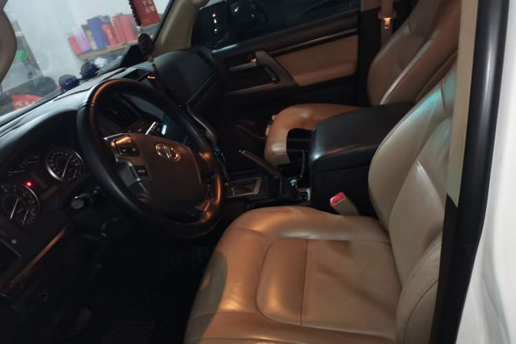 Used Toyota Land Cruiser 2010 4.0L Automatic VX
