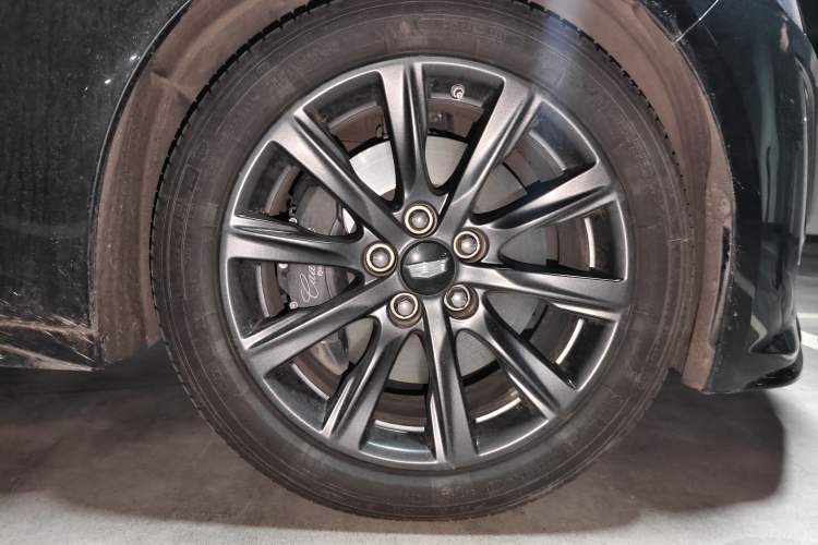 Used Cadillac CT5 2023 28T Prestige Model Right Front Wheel Hub