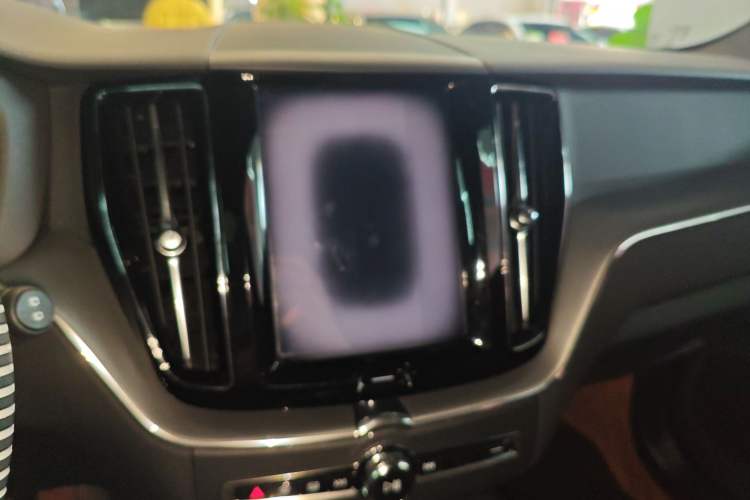 Used Volvo XC60 2022 B5 4x4 Zhiyi Luxury Edition
