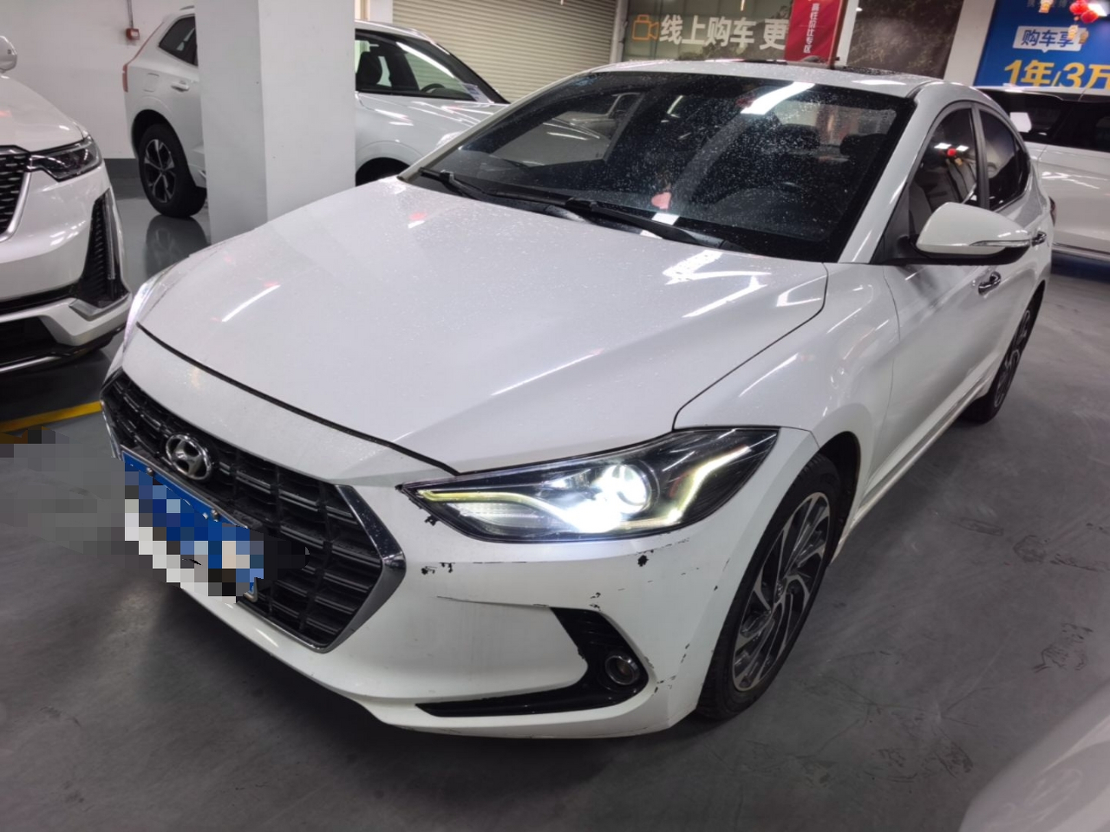 Под передней частью автомобиля