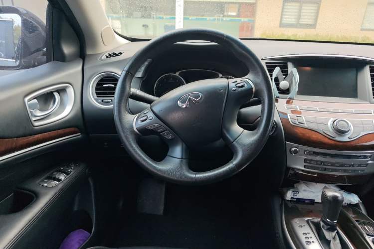 Used Infiniti JX 2013 JX35 Two-Wheel-Drive Excellence Edition
