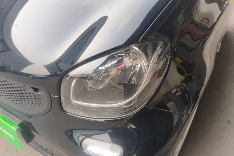 Used smart fortwo 2015 1.0L 52 kW hardtop Dynamic version
