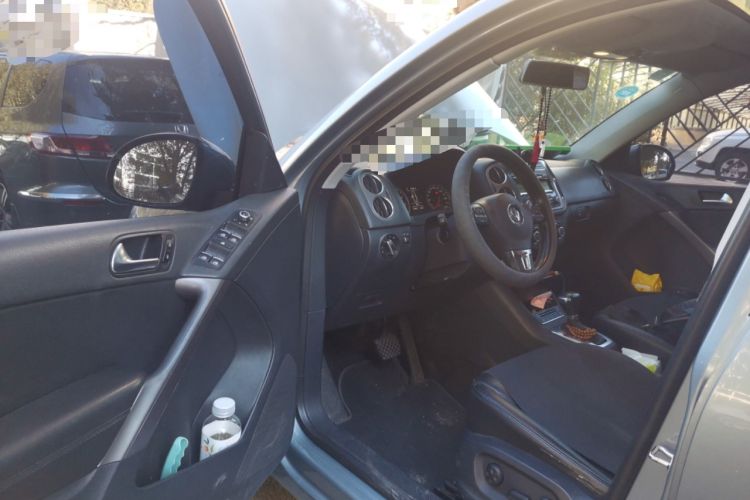 Used Volkswagen Tiguan 2010 2.0 TSI Automatic All-Wheel-Drive Elite Edition Driver Seat