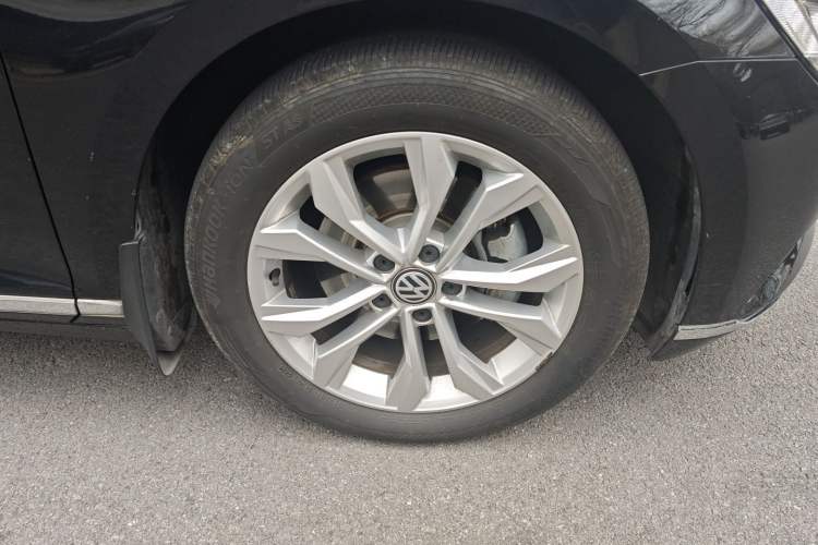 Used Volkswagen Magotan 2019 380TSI DSG Luxury Model China V Standard Right Front Wheel Hub