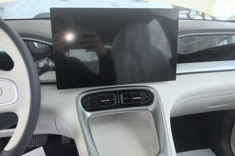 Used Geely Galaxy Geome 2025 410 km Free Version Audio And AC Panel