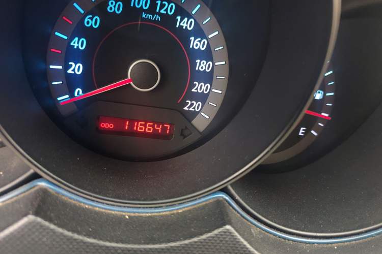 Used Kia Forte 2012 1.6L MT GL Commemorative Edition Odometer Close Up