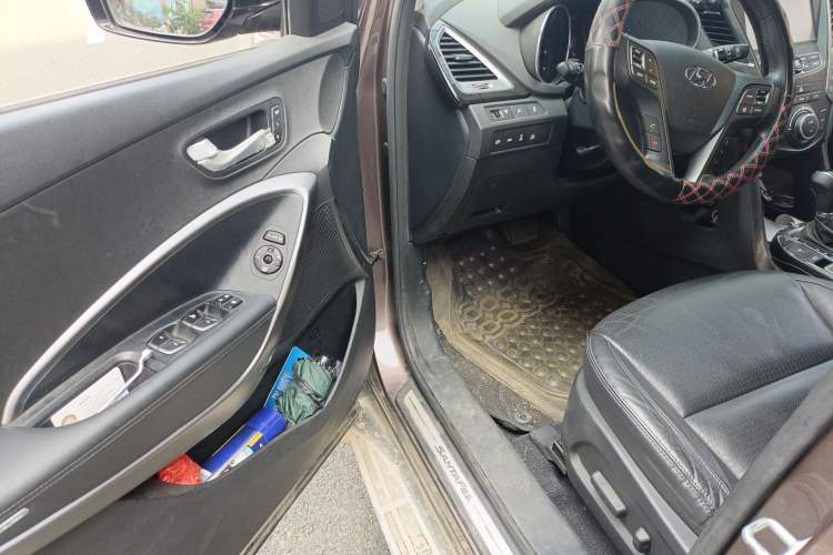 Used Hyundai Grand SantaFe 2013 2.2T 7-Seater Four-Wheel-Drive Flagship Edition Driver Seat