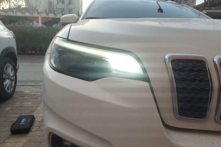 Used Jeep Cherokee 2019 2.0T Four-Wheel Drive Explorer Edition China VI Emission Standard
