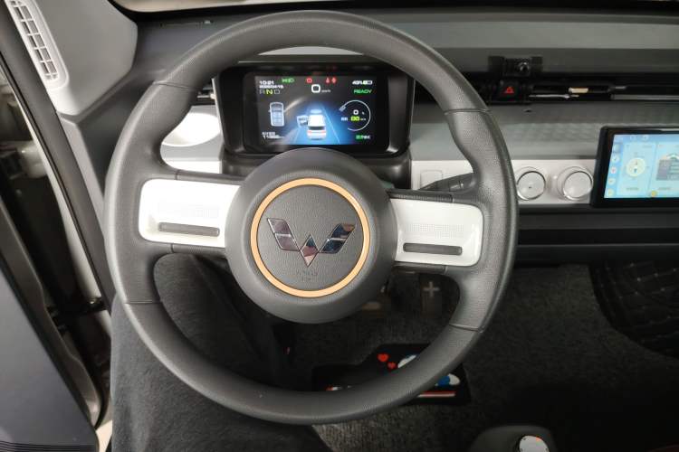 Used Wuling Hongguang MINIEV 2022 GAMEBOY 200km Gaming Edition with Lithium Iron Phosphate Steering Wheel