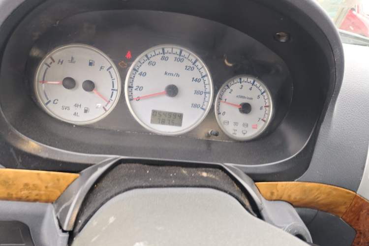 Used Golden Dragon Hiace 2010 2.0L Standard-Wheelbase Premium Version V19
