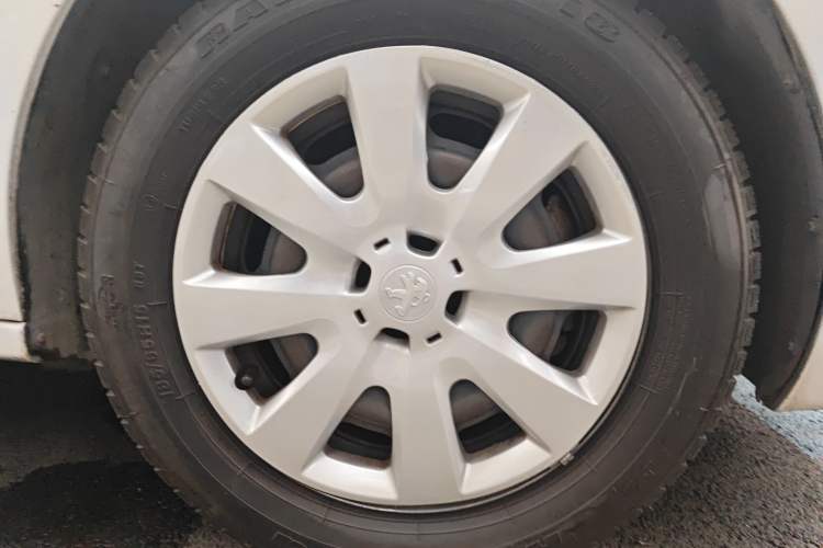 Used Peugeot 301 2018 1.6L Manual Comfort Edition Right Front Wheel Hub