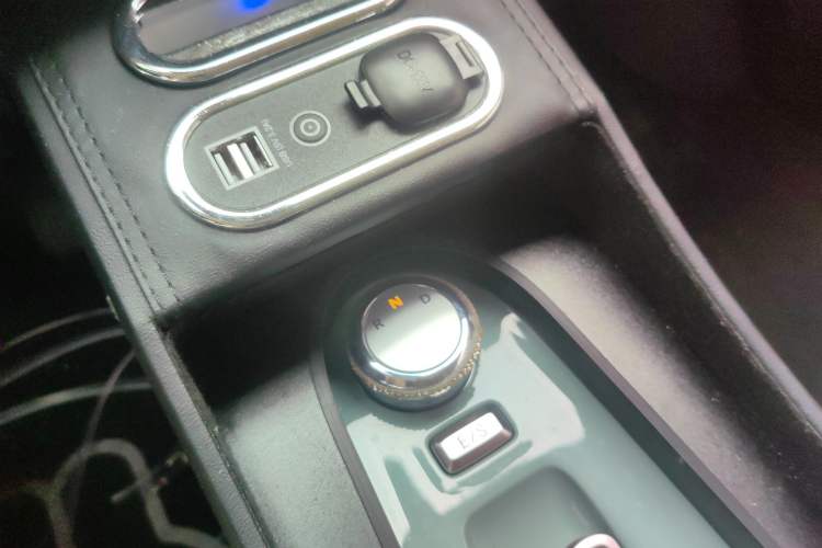 Used CHANGAN NEVO Lumin 2022 210km Sweet Edition Gear Lever