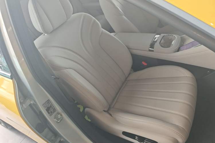 Used AION RT 2025 650 LiDAR Edition Right Front Seat