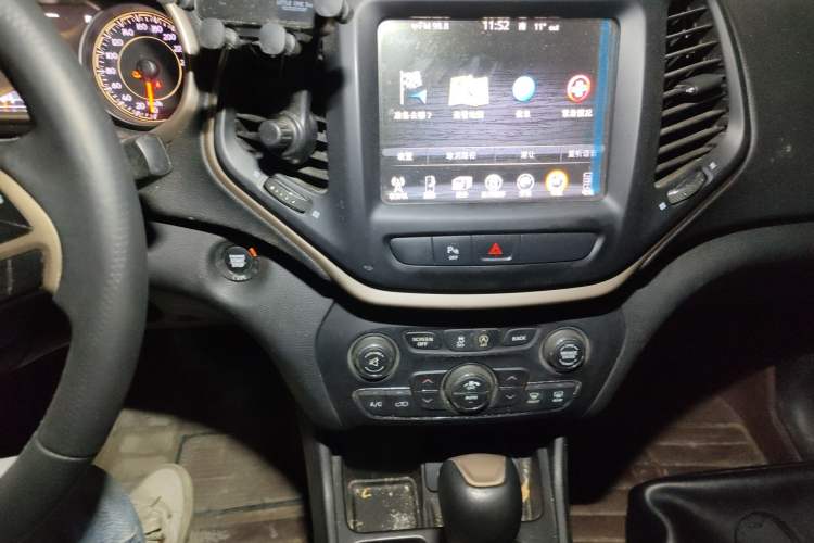 Used Jeep Cherokee 2017 2.0L Superior Edition
