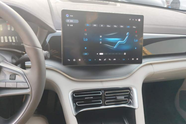 Used BYD Song PLUS New Energy 2025 DM-i Intelligent Driving 112KM Prestige Model Audio And AC Panel