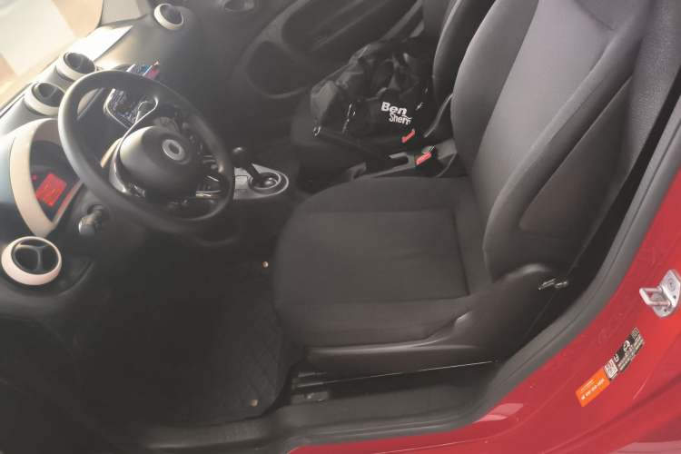 Used smart fortwo 2015 1.0L 52 kW hardtop Dynamic version
