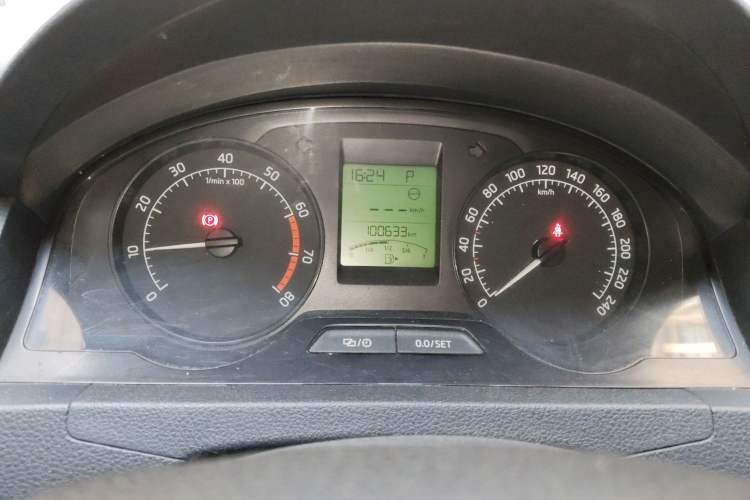 Used Skoda Rapid 2015 1.6L Automatic Smart Selection Model