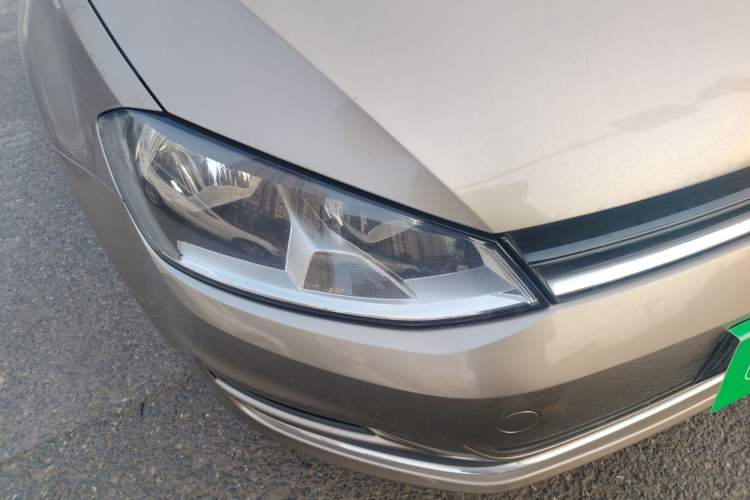 Used Volkswagen Golf 2015 1.6L Automatic Comfort Model Right Front Headlight