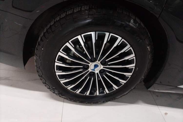 Used Denza D9 2022 EV 600 Four-Wheel Drive Prestige Model