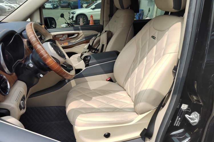 Used Mercedes-Benz V-Class 2016 V 260 Avantgarde Edition
