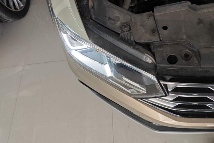 Used Volkswagen C-TREK 2018 1.5L Automatic Comfort Model Right Front Headlight