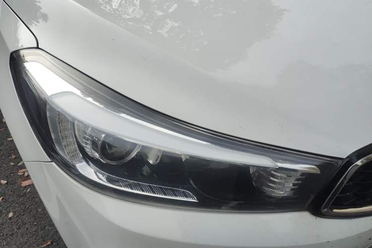 Used Kia K3 2016 1.6L Manual GLS Right Front Headlight