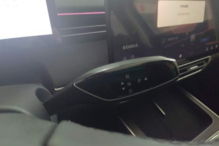 Used Fengyun A8L 2025 1.5 TGDI 145 km Luxury Version Gear Lever