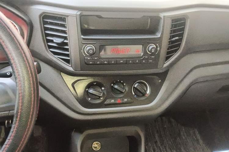 Used Wuling Hongguang V 2022 1.5L Jingqu Edition Electric-Assist LAR Audio And AC Panel