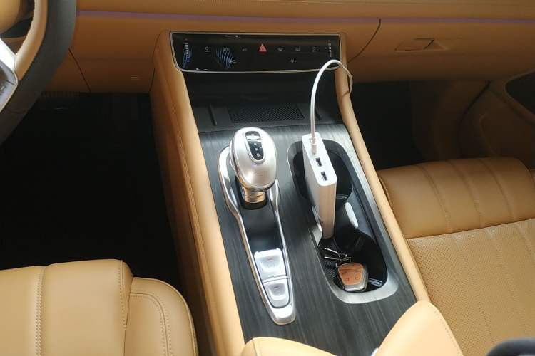 Used VOYAH Dream 2024 PHEV Extended-Range Premium Edition
